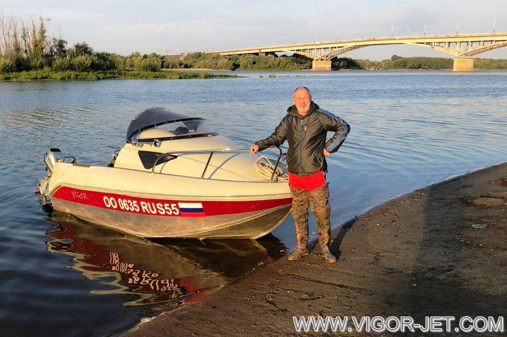 Катер VIGOR 480 (S) Walk Around на реке Иртыш